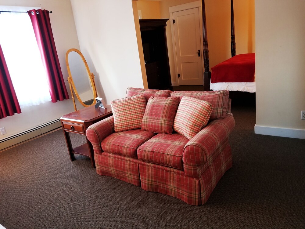 The Inn At Ellsworth Estate - photo 13