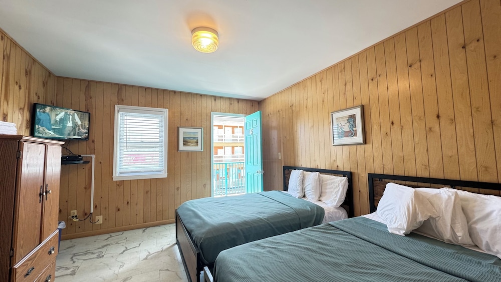 Boardwalk Sand & Surf Inn Oceanfront - photo 33