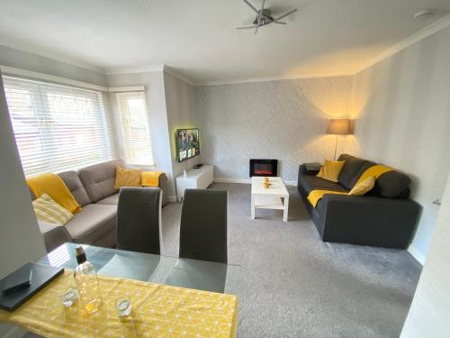 Paisley Central Apartment #2 — 5-Star Luxury Hotel in Paisley, United Kingdom