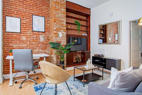 Classy 1 BR Flat Nestled Between Dupont & Logan — 4-Star Luxury Hotel in Washington, United States