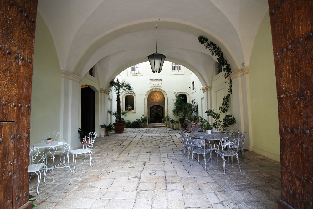 Palazzo De Castro — Squinzano — photo 3