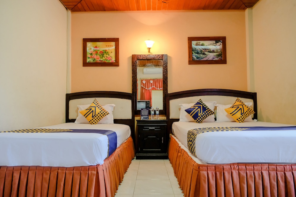 OYO 1761 Hotel Dirgahayu - carbon neutral hotel in Ponorogo