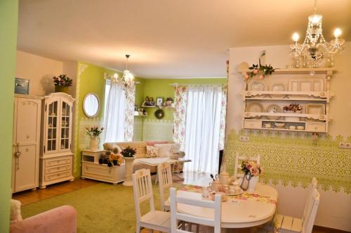 Romantic Apartman — 4-Star Luxury Hotel in Hajduszoboszlo, Hungary