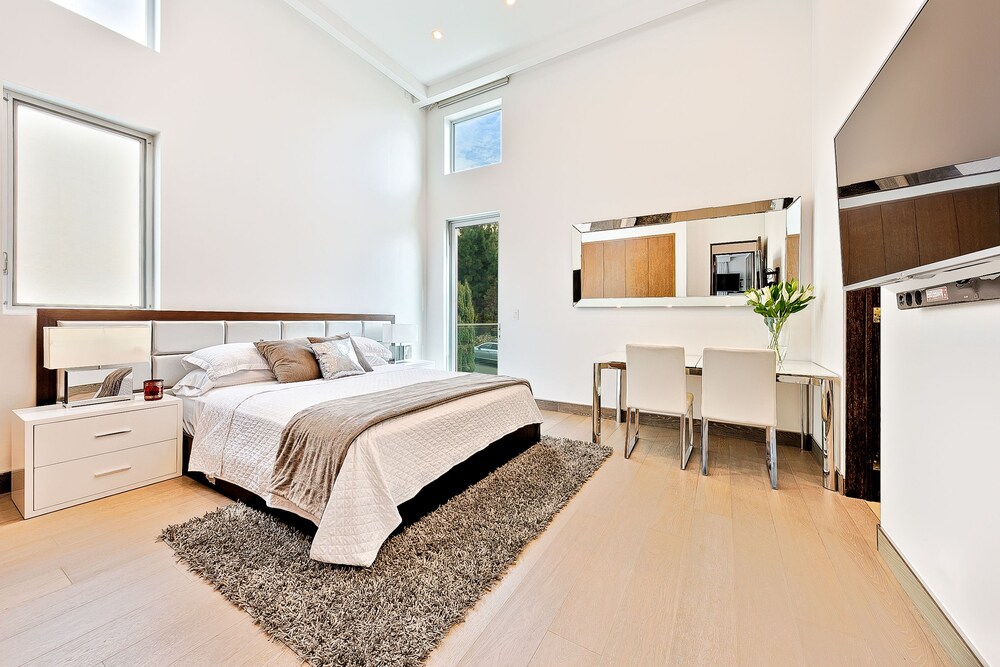 Hollywood Estate With Stunning Views - photo 17