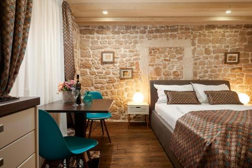 Rustic Apartments Sv Frane in the old town — 4-Star Luxury Hotel in Sibenik, Croatia