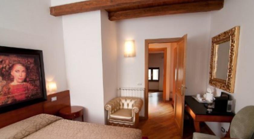 Excel Passetto Suites