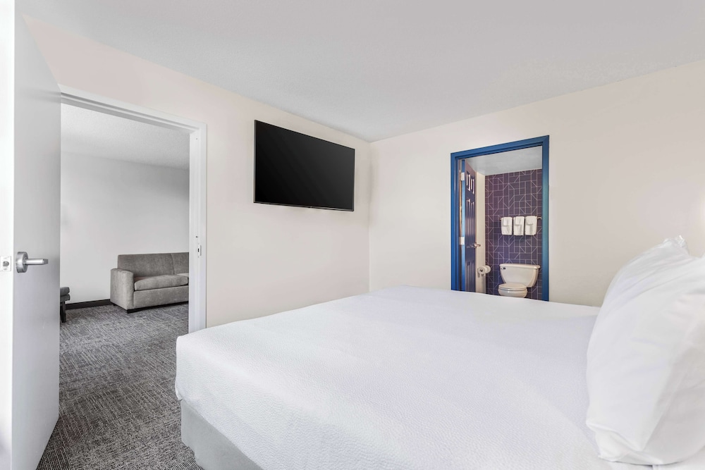 Spark by Hilton Charlotte Tyvola I 77 - photo 17