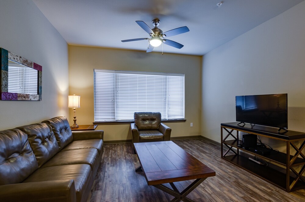 Stay Smart Live Oak St Uptown Downtown - photo 25