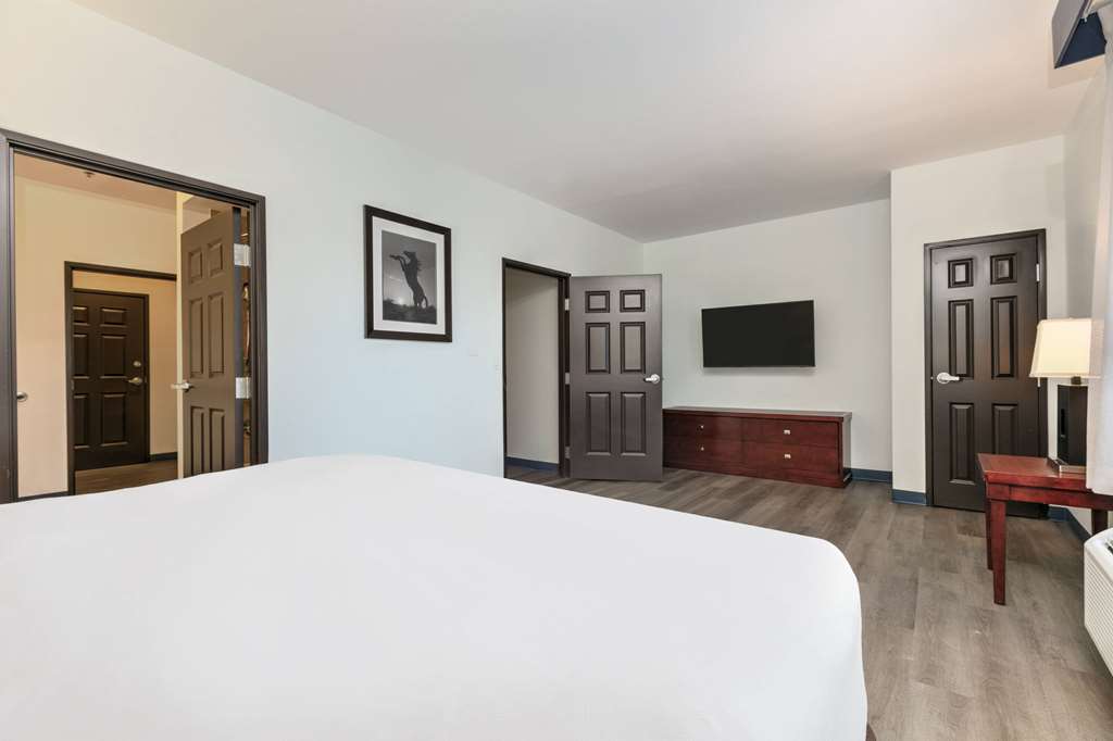 La Quinta Inn & Suites by Wyndham Fort Worth NE Mall - photo 20