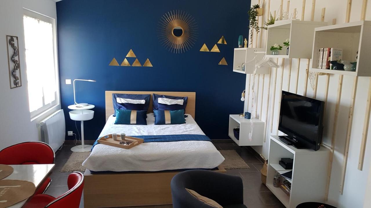 Studio Bleu Parc Asterix Mer de Sable Villepinte Aeroport CDG in Vemars, France