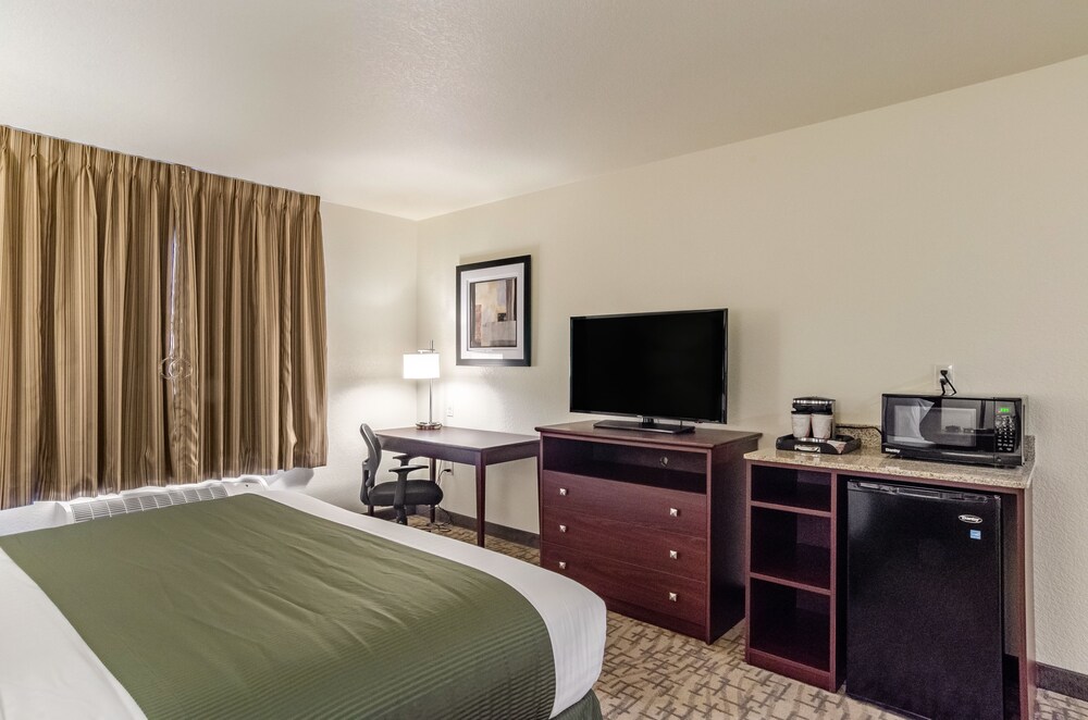 Cobblestone Hotel & Suites Victor - photo 15