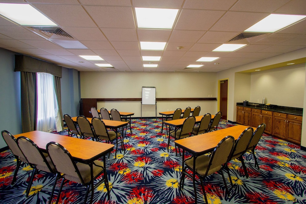 Hampton Inn & Suites Natchez - photo 33