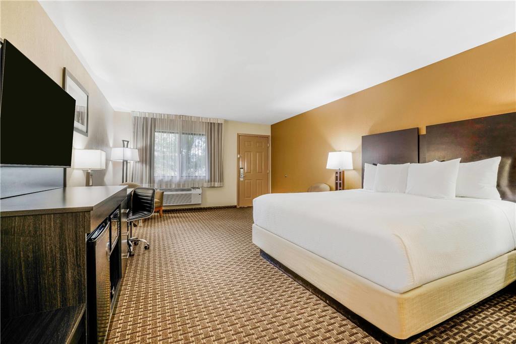 Baymont by Wyndham Cortez - photo 48