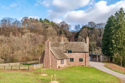 Quarry Lodge — 4-Star Luxury Hotel in Lydney, United Kingdom