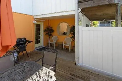 Blue Dolphin Inn by Island Vacation Properties - photo 15