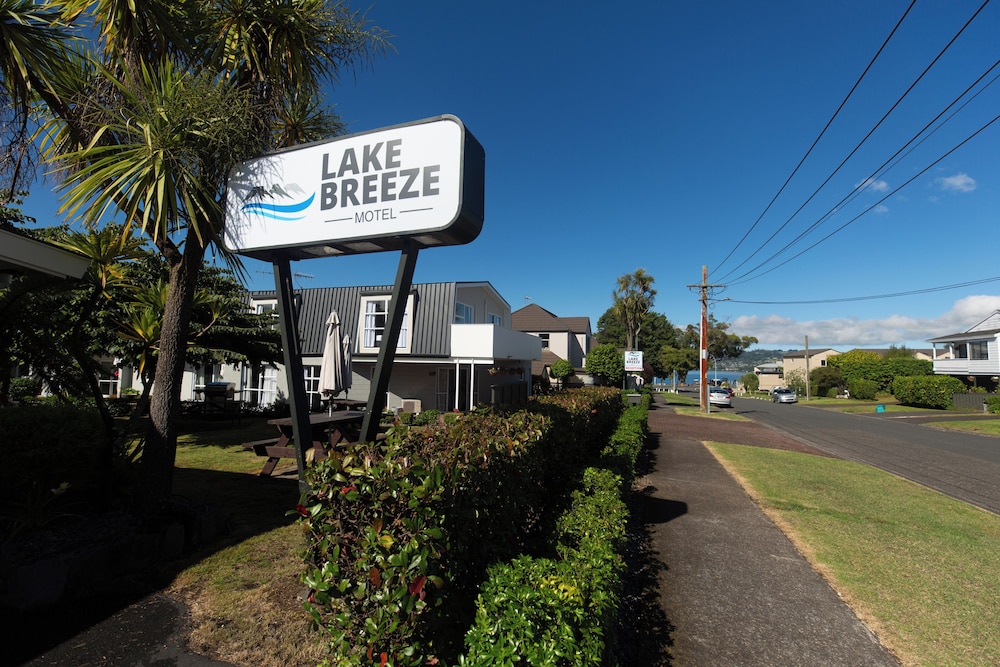 Lake Breeze Motel in Taupo, New Zealand