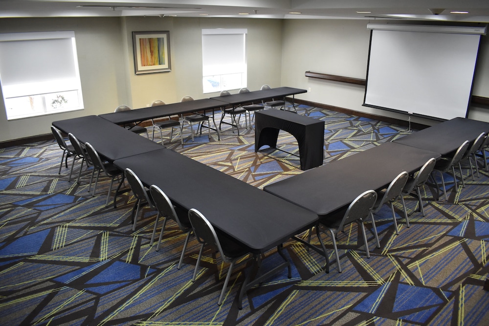 Holiday Inn Express & Suites Caryville by IHG - photo 25