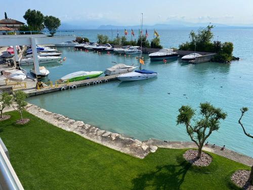 Sirmio Apartments Darsena Stay — 4-Star Luxury Hotel in Sirmione, Italy