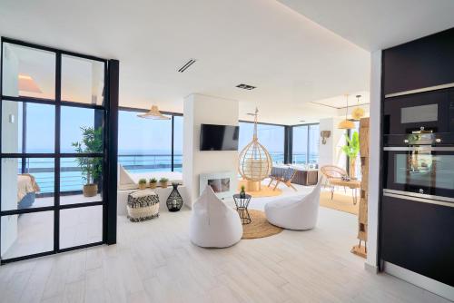SAVANNA BEACH. Amazing apartment with jacuzzi — 4-Star Luxury Hotel in Torremolinos, Spain