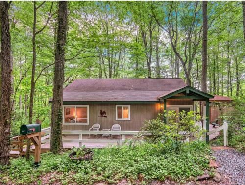 Smoky Mountain Treehouse — 4-Star Luxury Hotel in Maggie Valley, United States