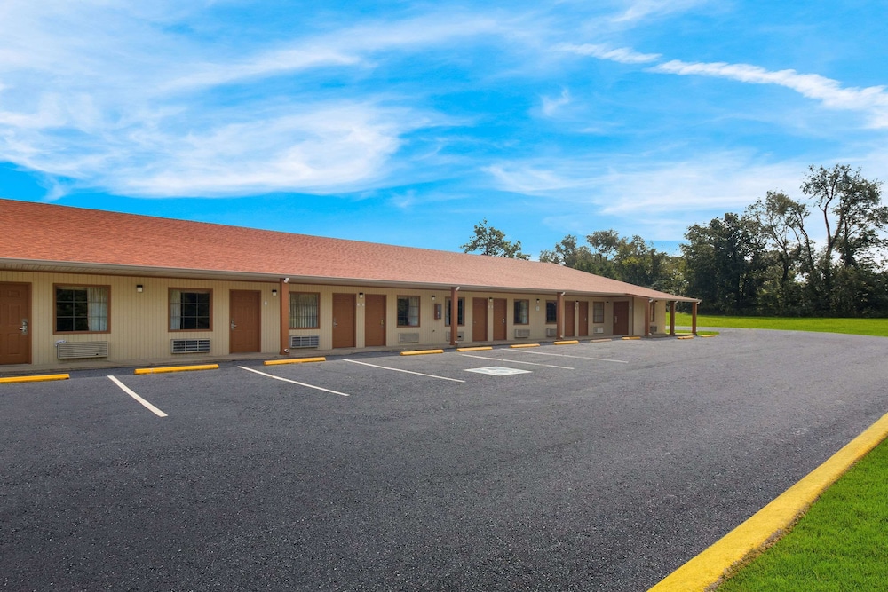 Econo Lodge Cornersville I 65 - photo 32