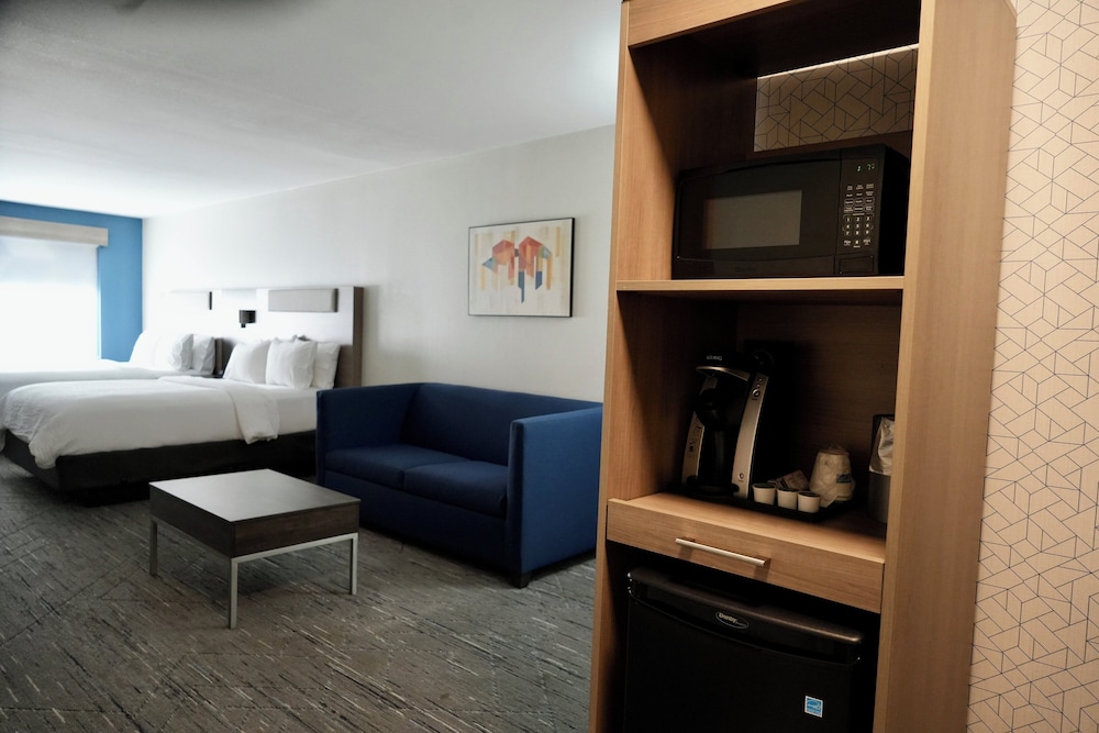 Holiday Inn Express & Suites Flowood by IHG - photo 33