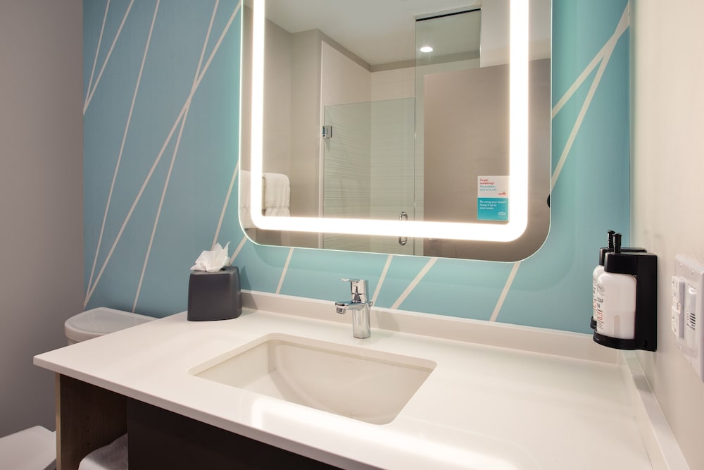 avid hotel Detroit Warren by IHG - photo 20