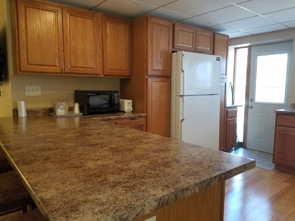 Amber's Inn & Suites - photo 21