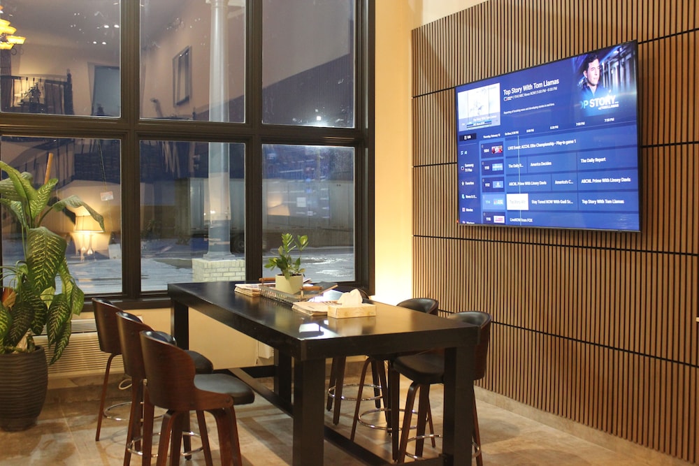 Alliance Hotel & Suites a Howard Johnson by Wyndham - photo 2