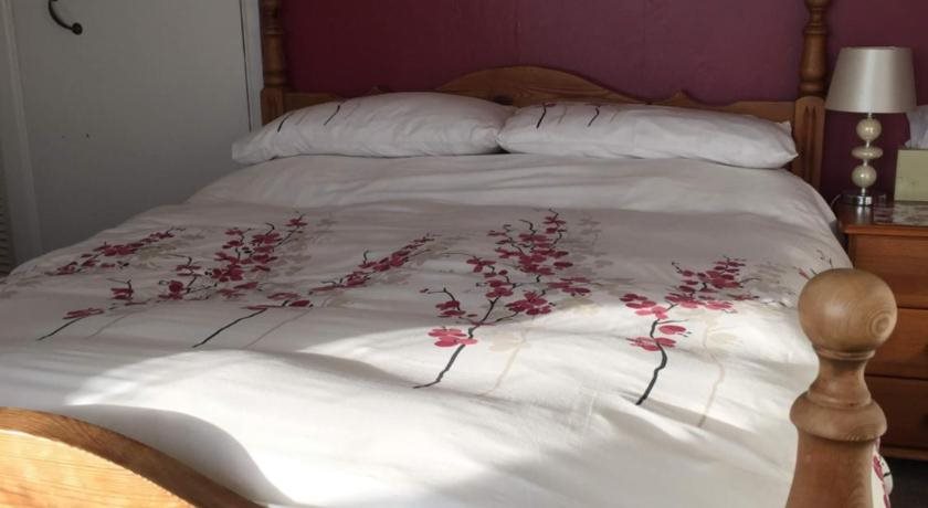 Whitecliff Guest House — 4-Star Luxury Hotel in Weymouth, United Kingdom