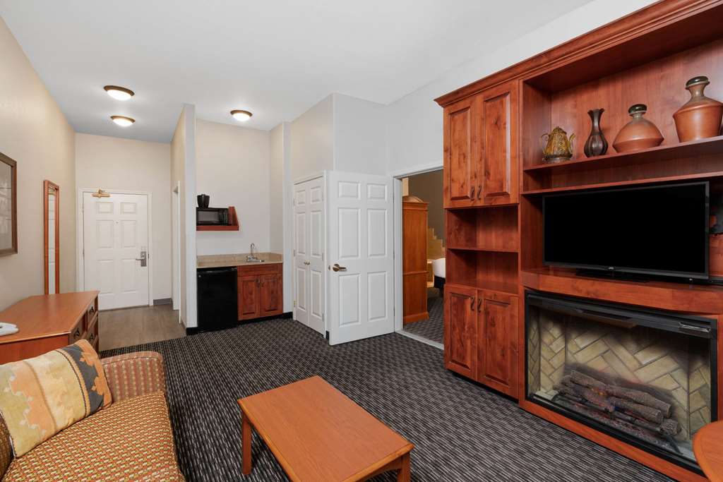 La Quinta Inn & Suites by Wyndham Rifle - photo 18