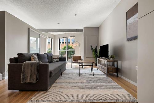 CozySuites Mill District with pool gym #12 — 4-Star Luxury Hotel in Minneapolis, United States