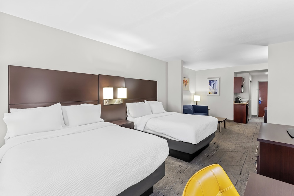 Holiday Inn Express Hotel & Suites Cross Lanes by IHG - photo 12