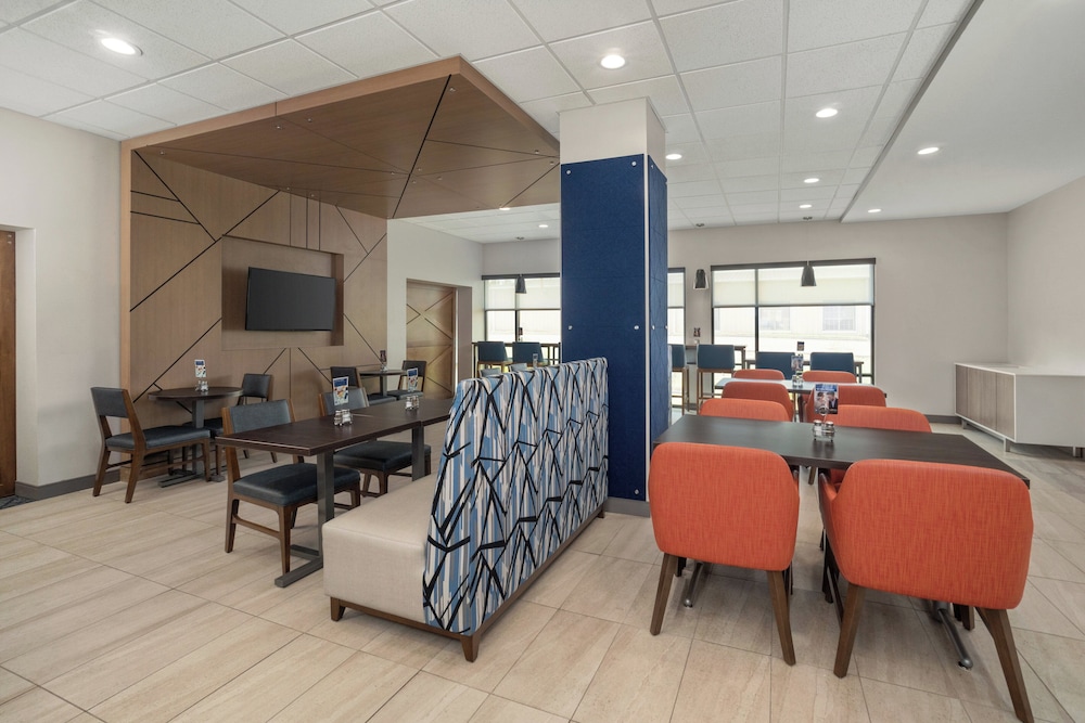 Holiday Inn Express Hattiesburg West Univ Area by IHG - photo 41
