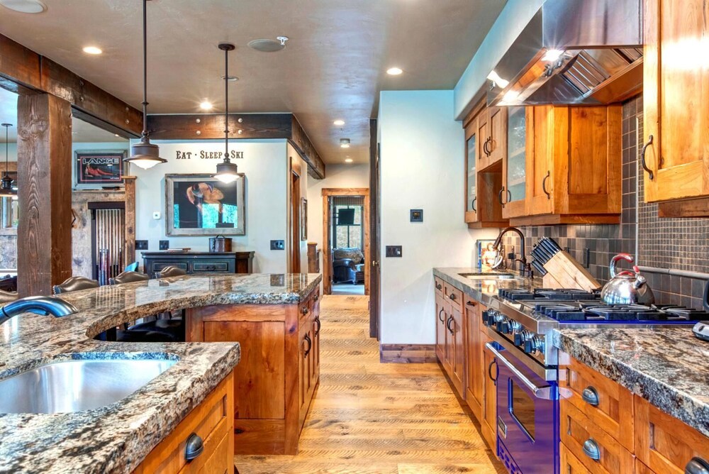 Best Location Steps to Main St Free City Bus to Deer Valley PC Resort Expansive 4 Bedroom Penthouse with Hot Tub BBQ PRH 685 by KBM Resorts - photo 13