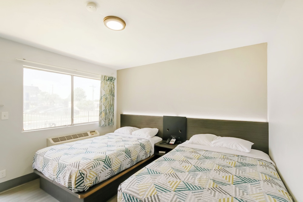 Motel6 Topeka KS Northwest - photo 21