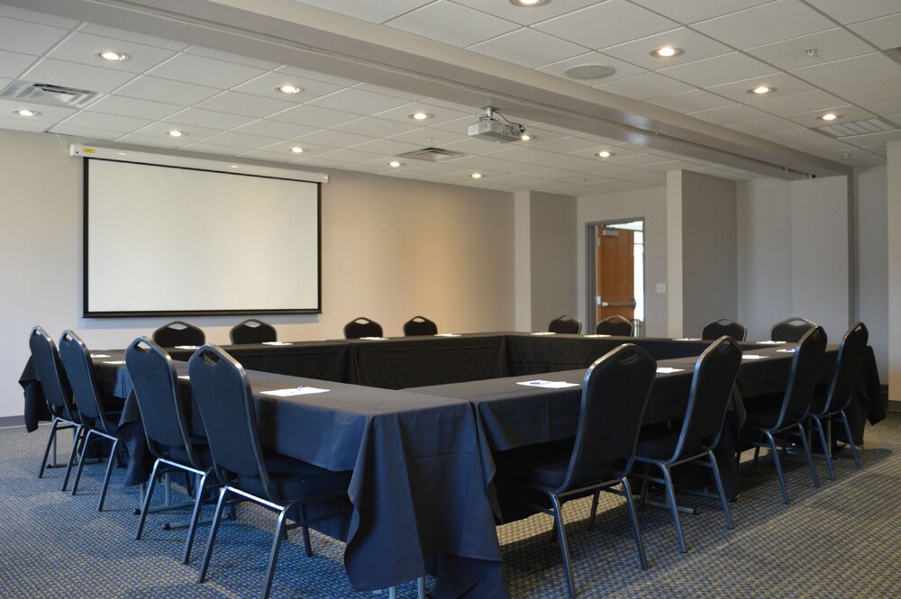 Holiday Inn Express & Suites Tulsa NE Claremore by IHG - photo 25