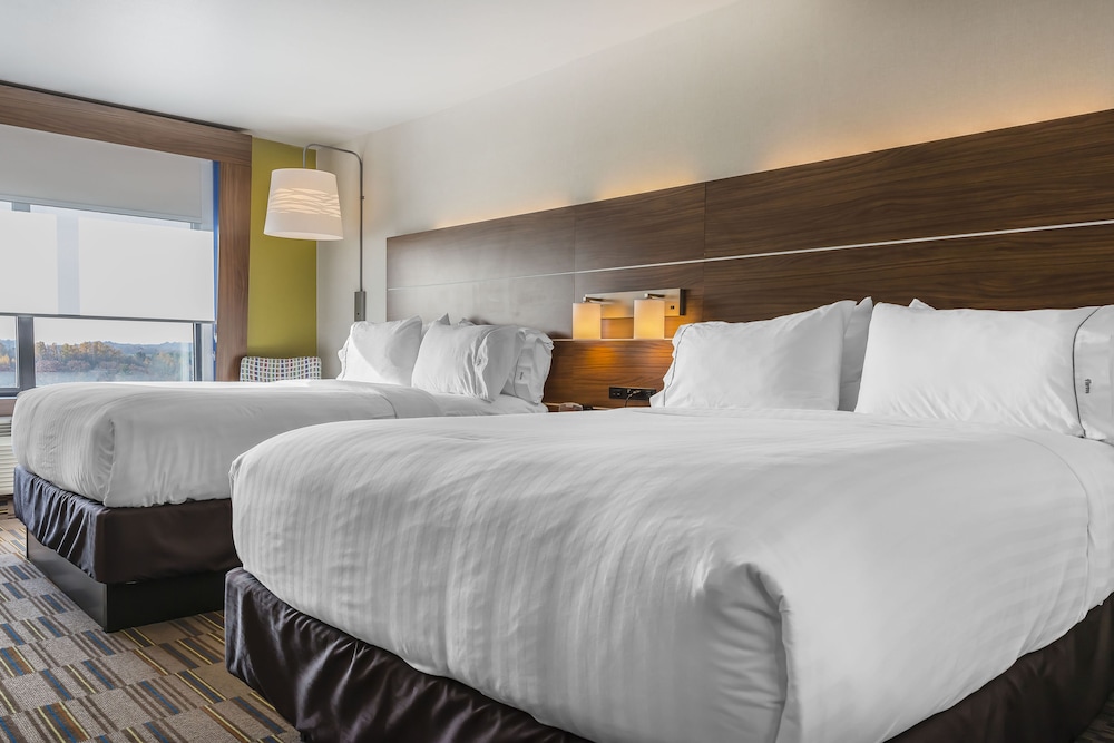 Holiday Inn Express & Suites Clarion By IHG - photo 12