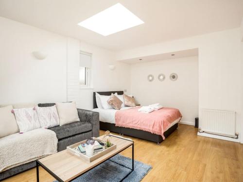 Perfect Location 1 Bedroom APT Castle Legoland — 4-Star Luxury Hotel in Windsor, United Kingdom