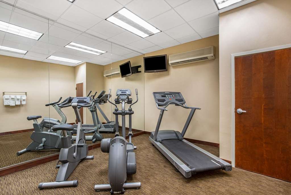 La Quinta Inn & Suites by Wyndham New Haven - photo 7