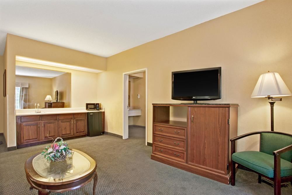Knights Inn Jackson North Ridgeland - photo 12