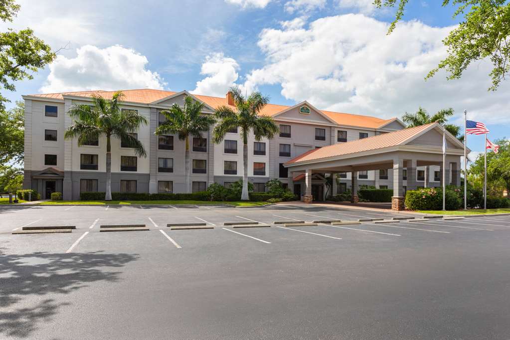 La Quinta Inn & Suites by Wyndham Bonita Springs Naples N. - photo 5