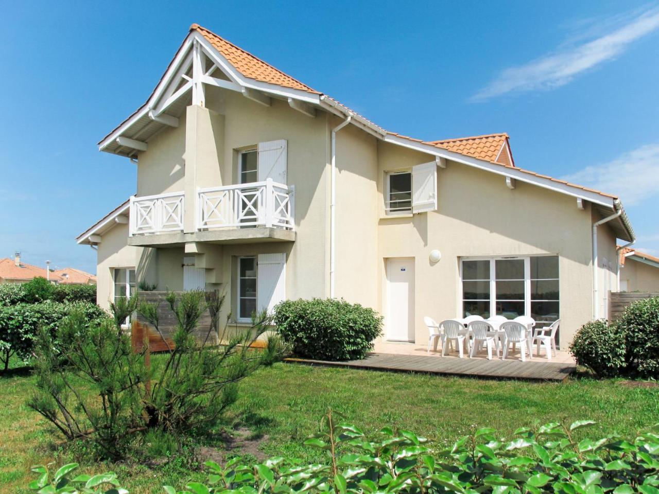 Holiday Home Residence Dune Blanche Soleil by Interhome — 4-Star Luxury Hotel in Biscarrosse, France