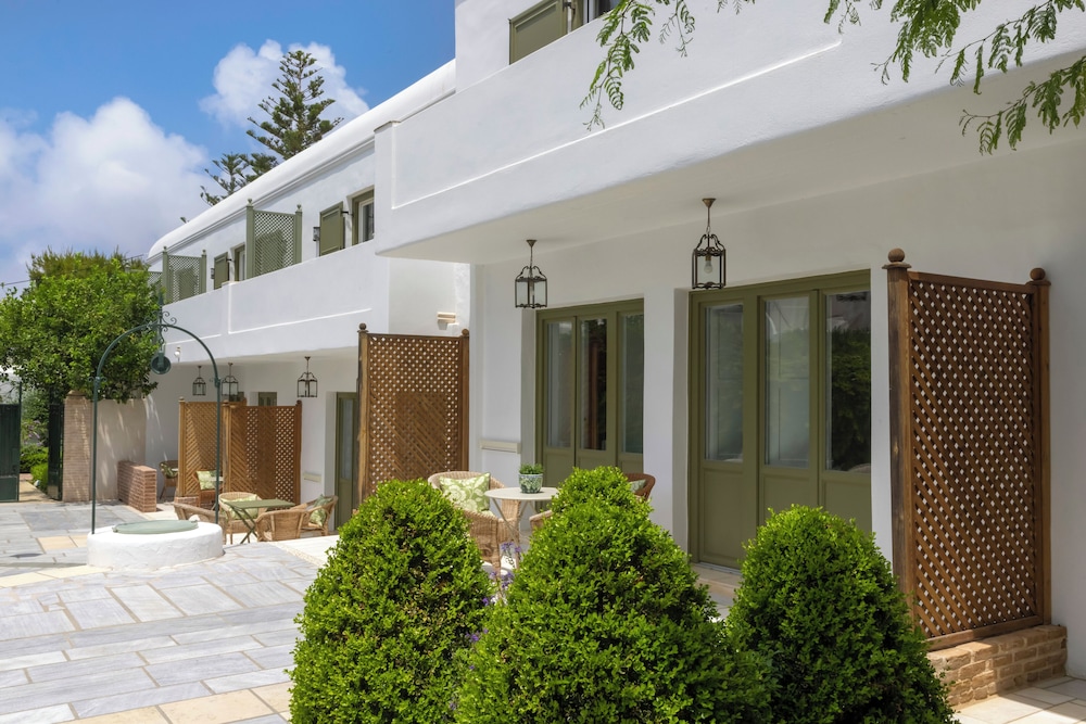 Kouneni Apartments — 4-Star Luxury Hotel in Mykonos, Greece
