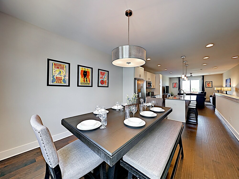 Visually Stunning 2BR 1.5BA Near Downtown Balcony w City View Nashville - photo 10