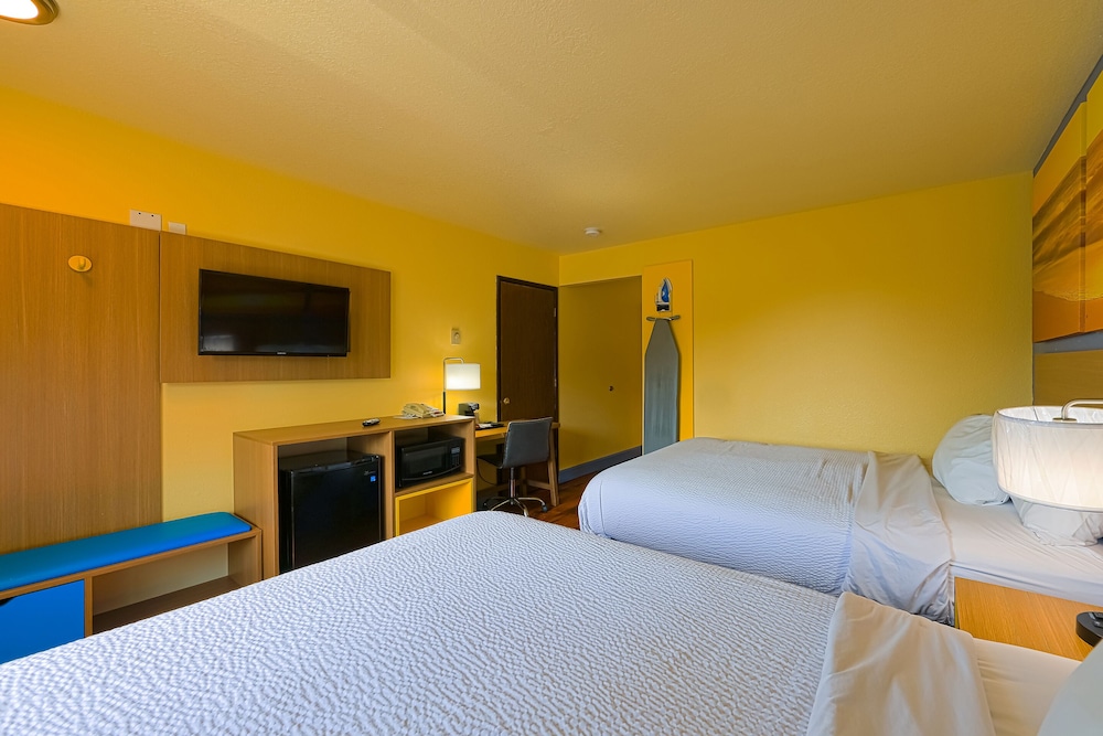 Coastal Inn by OYO Lincoln City Oregon Coast Hwy - photo 10