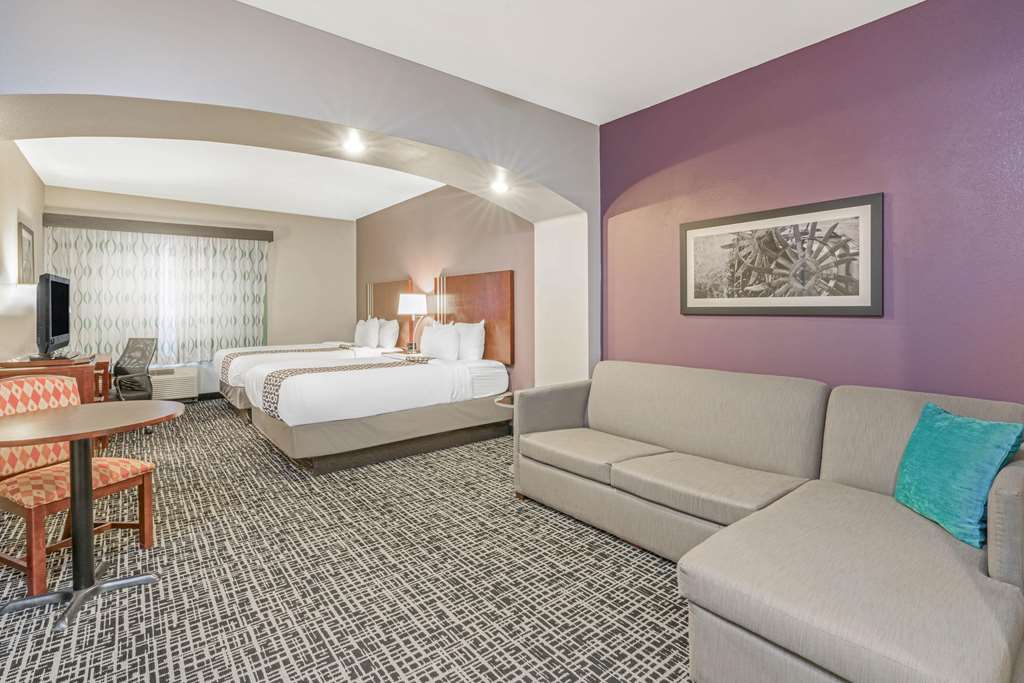 La Quinta Inn & Suites by Wyndham Oklahoma City Yukon - photo 21
