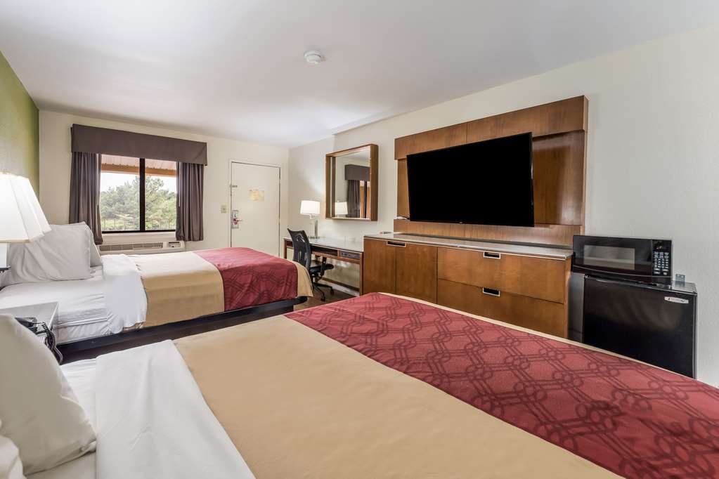 Econo Lodge Atlanta Airport East - photo 20
