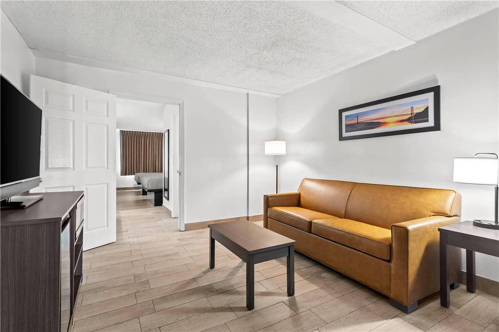 Quality Inn & Suites at Tropicana Field - photo 48