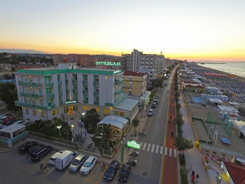 Hotel Majestic — hotel in Senigallia